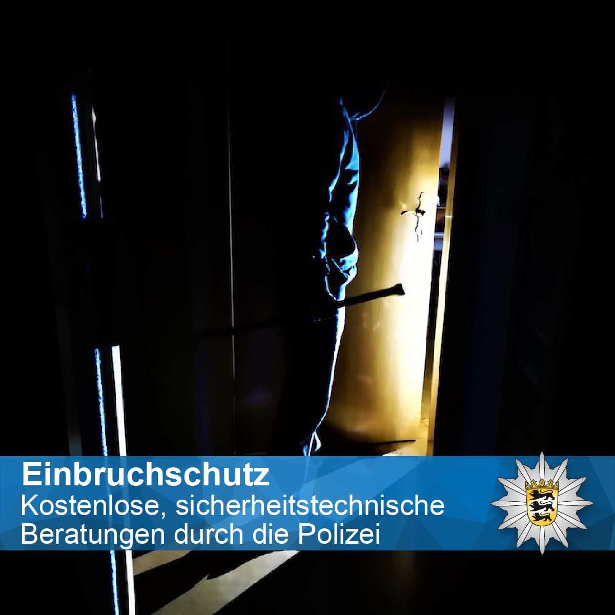 Einbrecher, der in eine Wohnung einbricht
