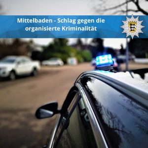 Ziviles Polizeifahrzeug mit Blaulicht