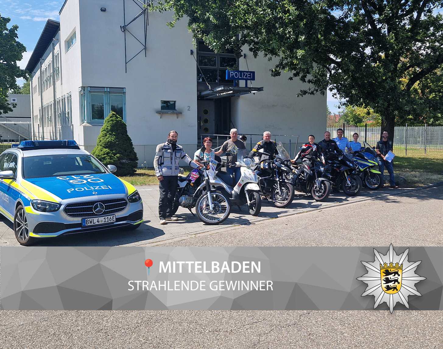 Sieben der zehn Gewinnenden ließen es sich nicht nehmen, ihren Gutschein beim Verkehrsdienst Offenburg abzuholen.