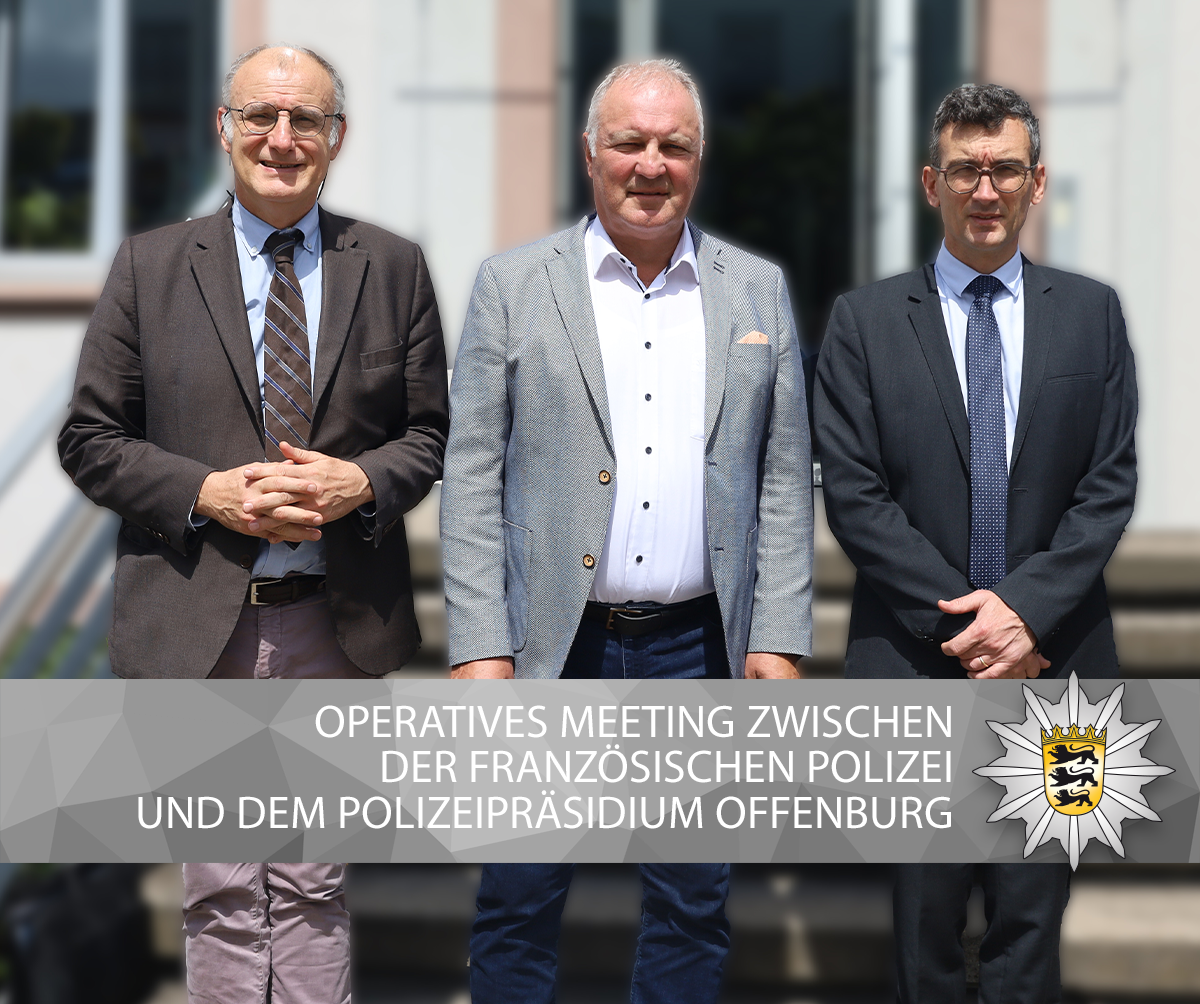 Operatives Meeting zwischen Polizeipräsidium mit Herrn Rieger in der Mitte und zwei Vertreter der französischen Polizei