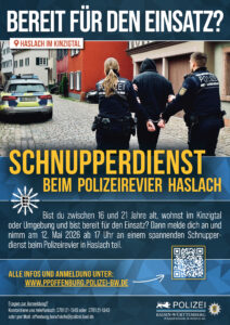 Plakat der Polizei Baden-Württemberg für einen Schnupperdienst am 12. Mai 2026 beim Polizeirevier Haslach. Das Bild zeigt zwei Polizeikräfte, die eine Person in Handschellen abführen, sowie einen Streifenwagen in einer Altstadtgasse.